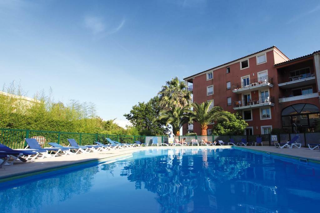 Residence 4 Etoiles Port Marine Сен Максим Екстериор снимка